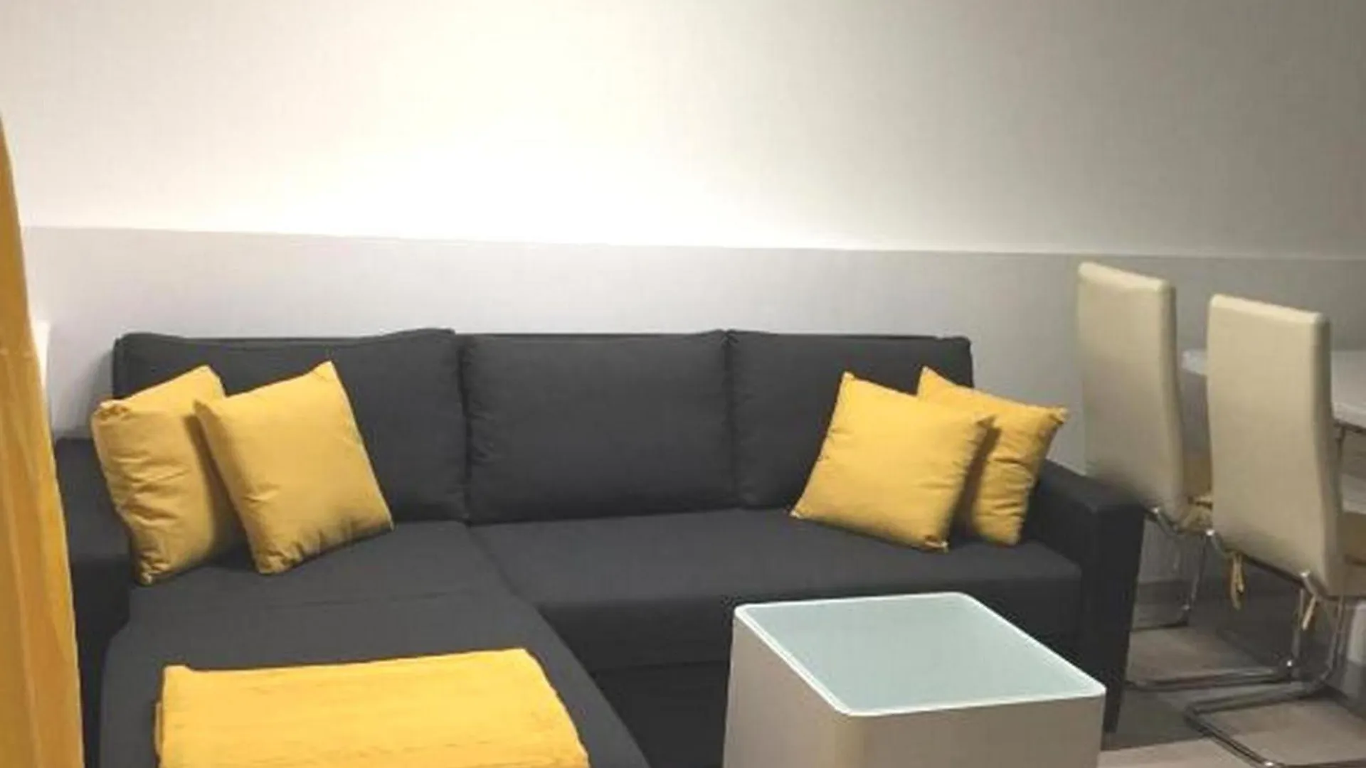 Modern And Cozy Apartment With Terrace In Kastel Kambelovac Kastela
