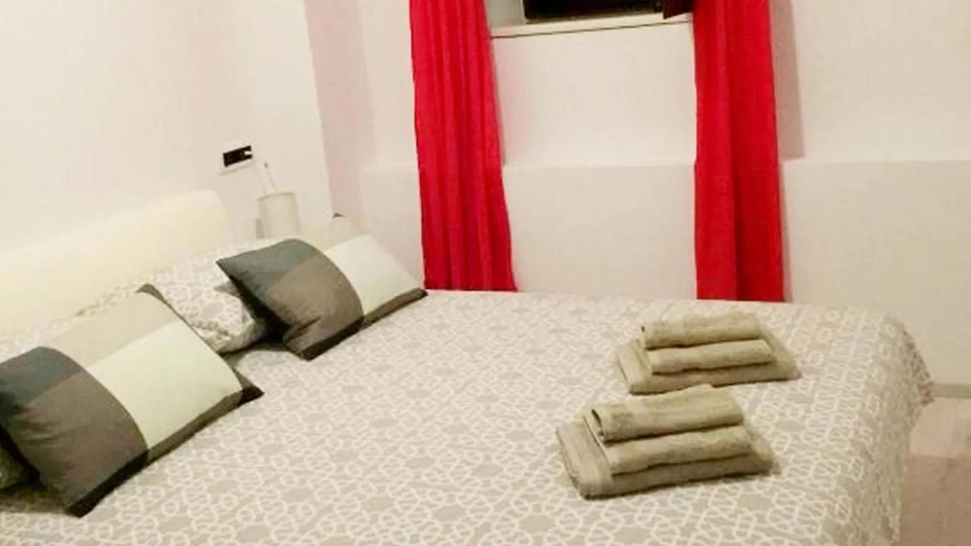 Modern And Cozy Apartment With Terrace In Kastel Kambelovac Kastela Croatia