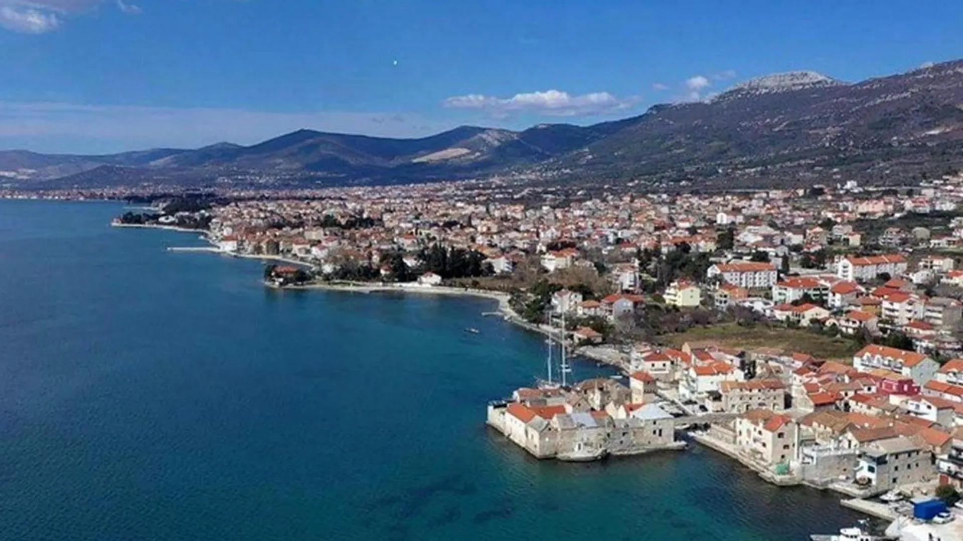 Modern And Cozy Apartment With Terrace In Kastel Kambelovac Kastela Croatia